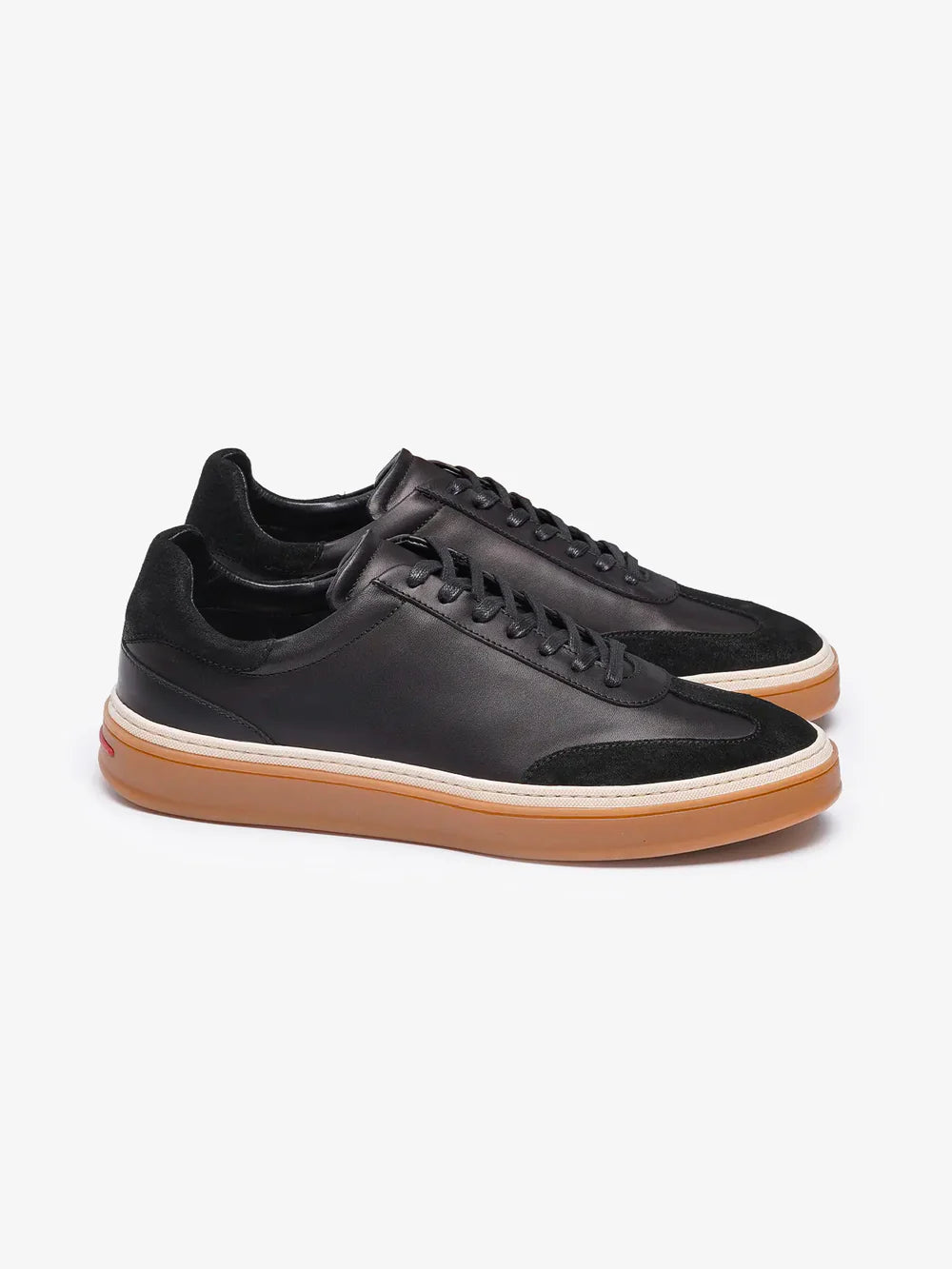 MARCHE EN BASKETS