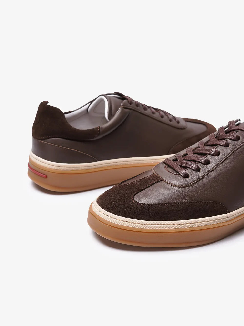 MARCHE EN BASKETS