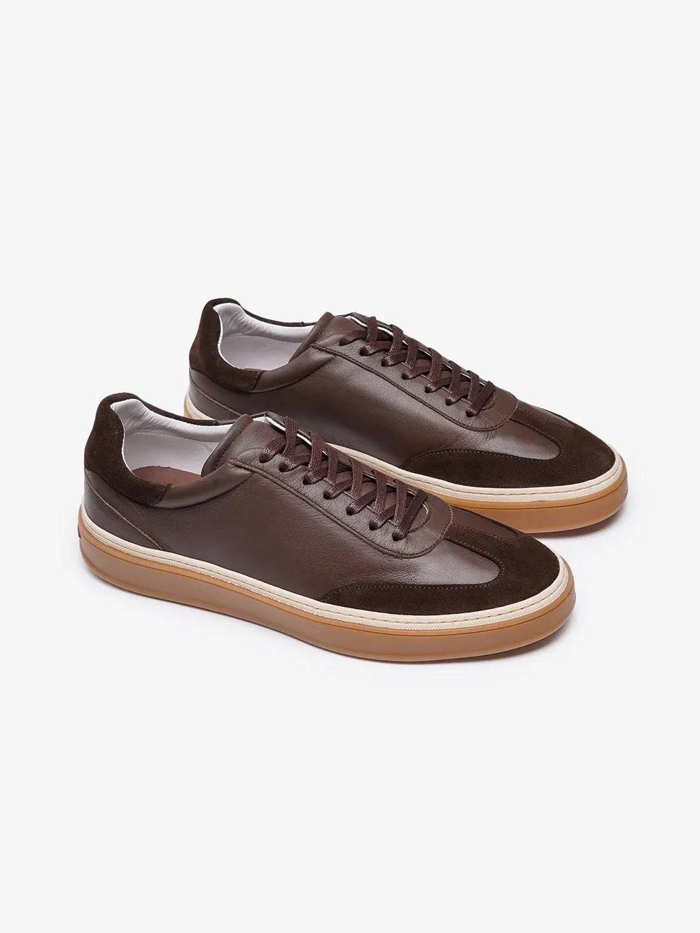MARCHE EN BASKETS