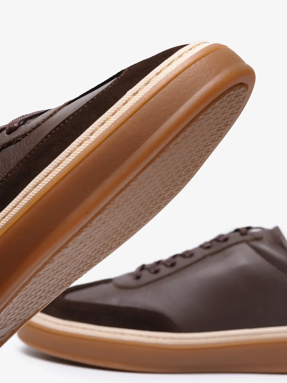 MARCHE EN BASKETS